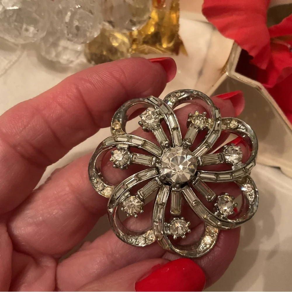 BEAUTIFUL VINTAGE 1950’s SIGNED CORO CLEAR CRYSTAL PIN/BROOCH - Picture 5 of 10
